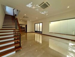 Lornie Road (D11), Terrace #426048071